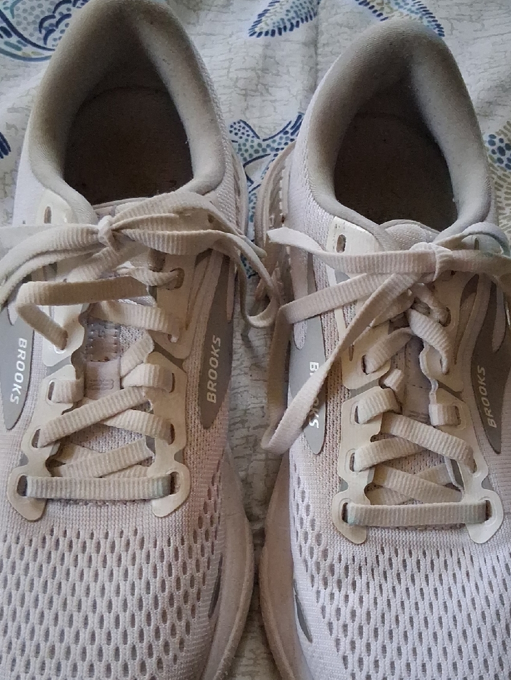 Brooks Women's Running Sneakers in Pale Pink and White - Picture 3 of 8